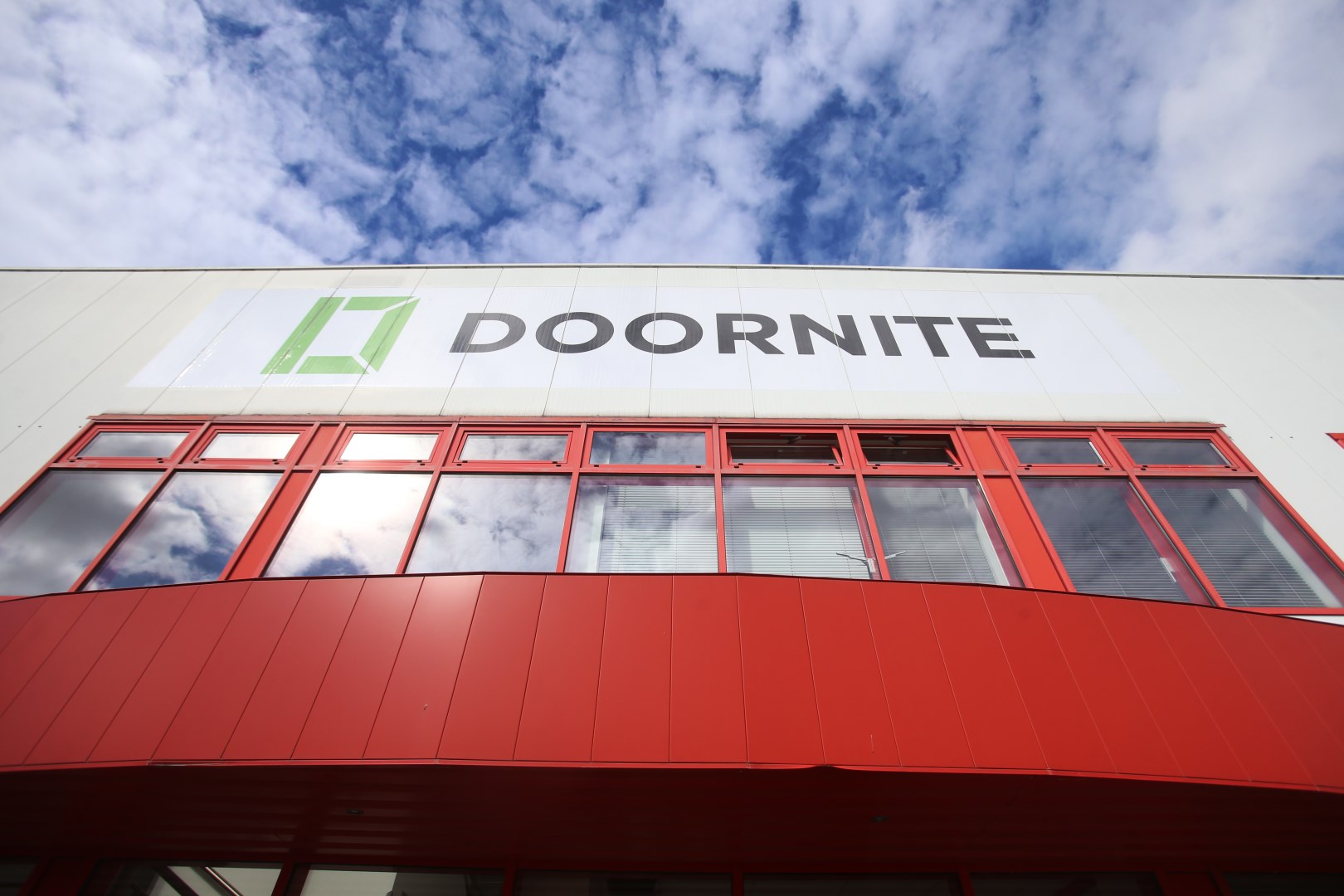 DOORNITE míří na burzu. Výrobce dveří a zárubní zahajuje IPO na trhu START, EBITDA v pololetí vzrostla o 59 %
