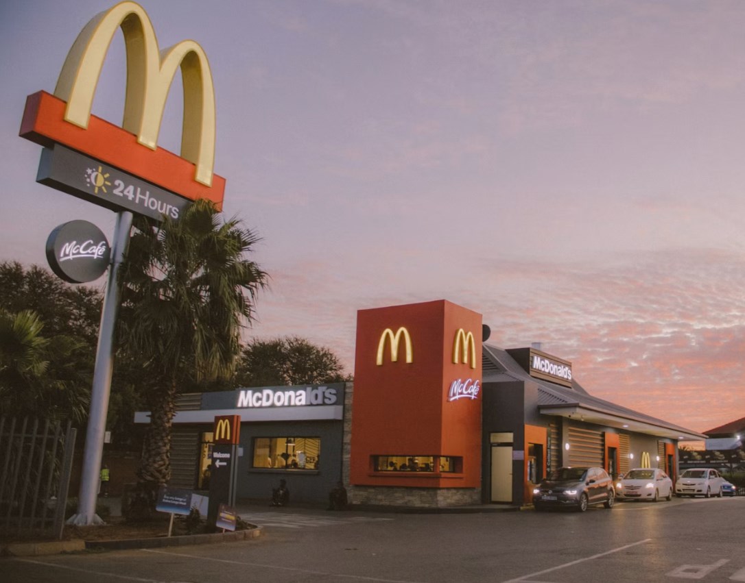 McDonald's zvýšil zisk, Američané ale ztrácejí chuť utrácet