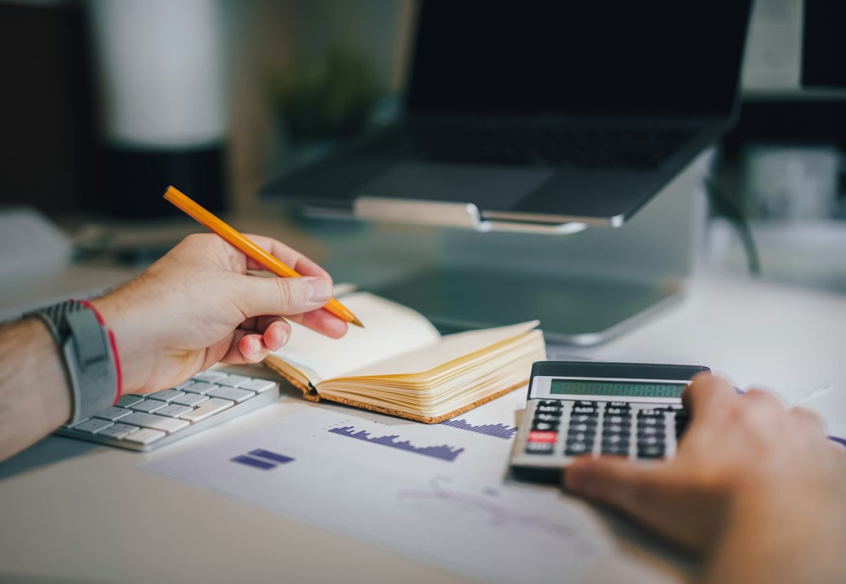 Wall Street čeká silná výsledková sezóna, trhy ale sledují válku a ropu