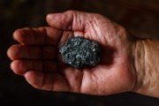 Výroba elektřiny z uhlí letos zřejmě klesne o rekordní 3 procenta