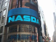 Futures na Wall Street v úvodu týdne rostou; Pfizer prodává Capsugel za 2,38 mld. USD