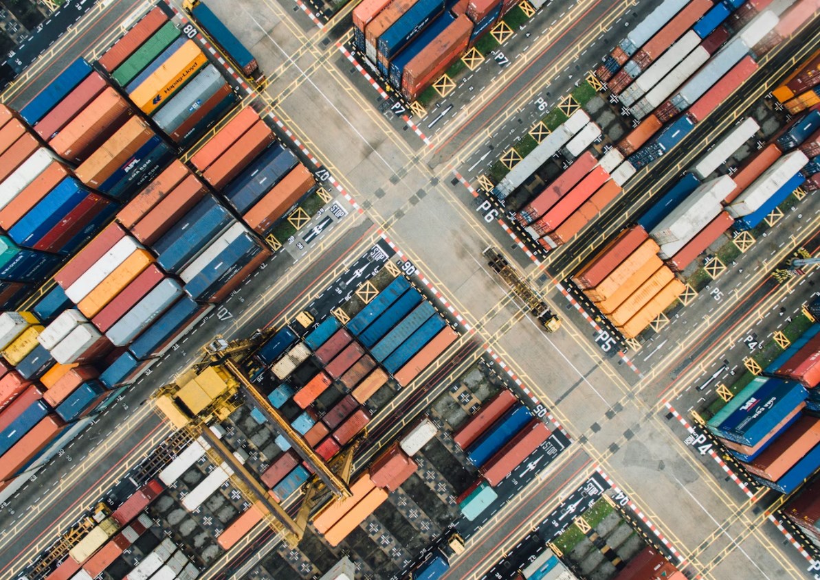 Říjnový přebytek zahraničního obchodu ČR nejvyšší za poslední měsíce