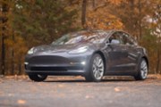 Automobilce Tesla stoupl zisk o 131 %