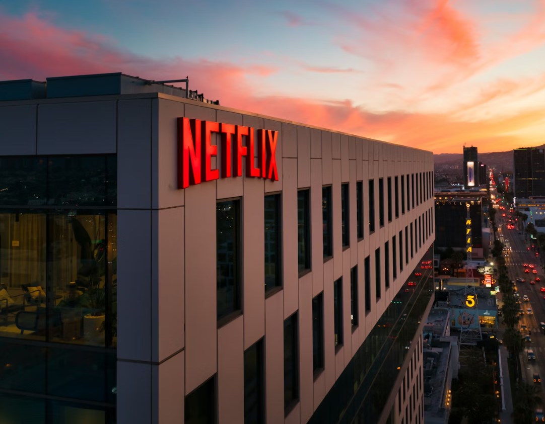 Exkluzivní jednání Warner Bros. & Netflix, na burzu vstoupila čínská odpověď na Nvidii a Indie posiluje vztahy s Ruskem