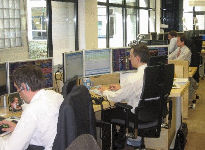 Poklidné obchodní poledne v středoevropském regionu, aktivita na burzách je nízká