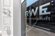 Zisk RWE se propadl o 40 procent, nečekaně slabý je i výhled (komentář analytika)
