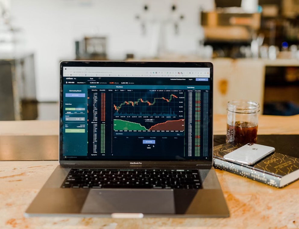 Růst akcií v Tokiu, hrozby z Moskvy, cla z Washingtonu