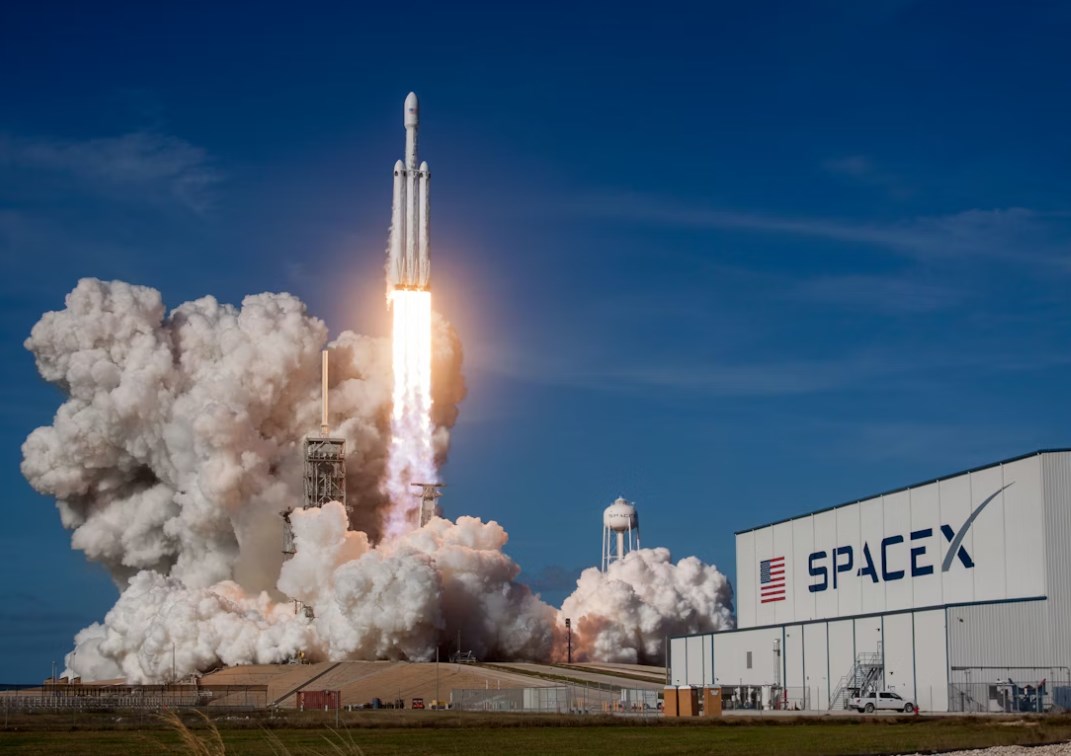 SpaceX snižuje cílovou valuaci před IPO po zpětné vazbě investorů