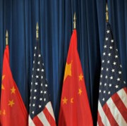 Rozpory mezi USA a Čínou kazí začátek týdne. Investoři se z akcií přesouvají do dluhopisů