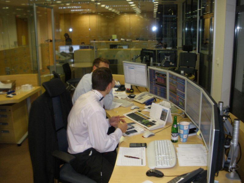 Ve střední Evropě dnes ztrácely banky a petrochemické společnosti