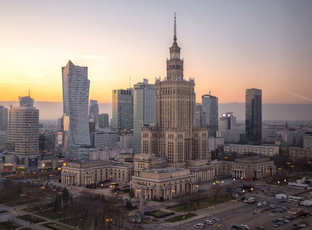 UniCredit: Polské akcie přitahují zahraniční kapitál. Jejich silný růst bude dál pokračovat