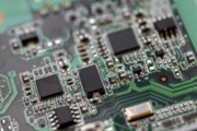 Výrobce čipů Infineon ve výhledu zaznamenal největší pokles za více než dva roky