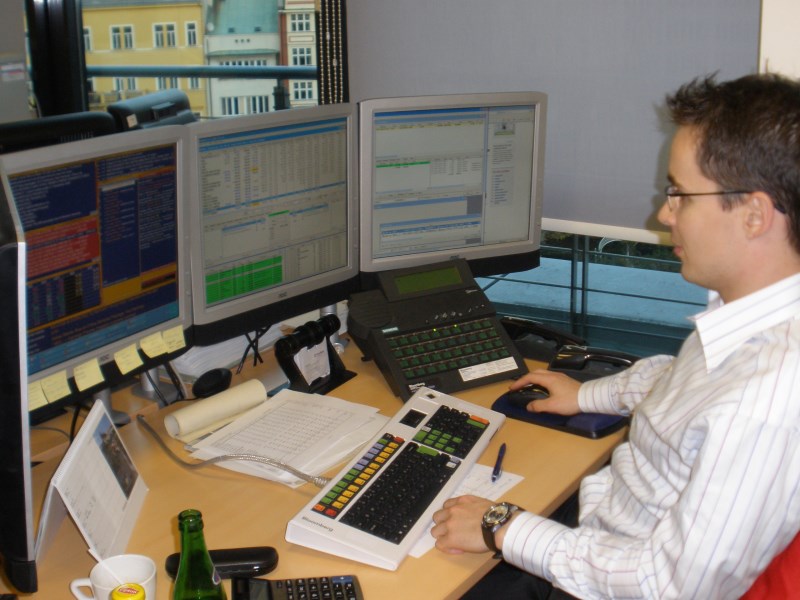 Pražskou burzu stahují dolů obavy o banky