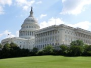 Sněmovna USA schválila návrhy zajišťující finance pro úřady
