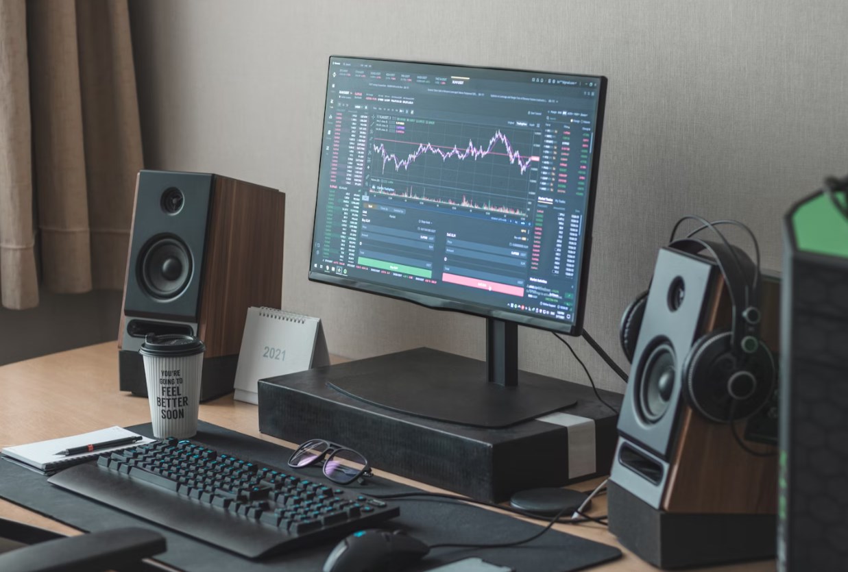 Akcie jsou na tom dnes smíšeně, pozitivní vývoj však převládá