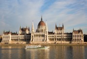 Evropská komise navrhla odebrat Maďarsku 7,5 miliardy eur z fondů EU