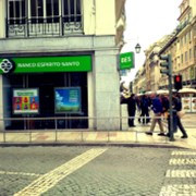 Investoři, kteří investovali do Banco Espirito Santo, zuří a připravují právní kroky