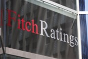 Agentura Fitch varuje, že může snížit rating desítkám bank včetně JPMorgan