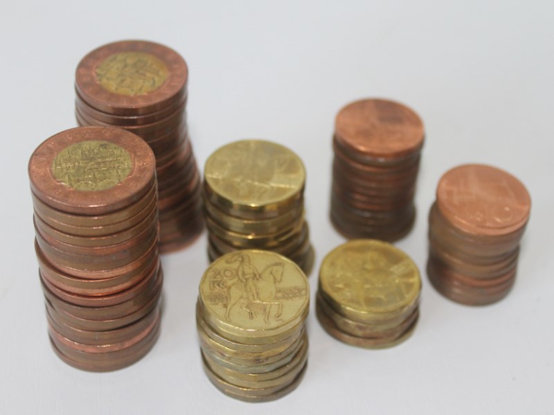 Koruna před svátky koriguje ztráty, ale na návrat pod 26,00 to nestačí