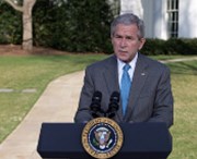 Bush: Ekonomika by si mohla vést lépe, ale recesi nic nenasvědčuje