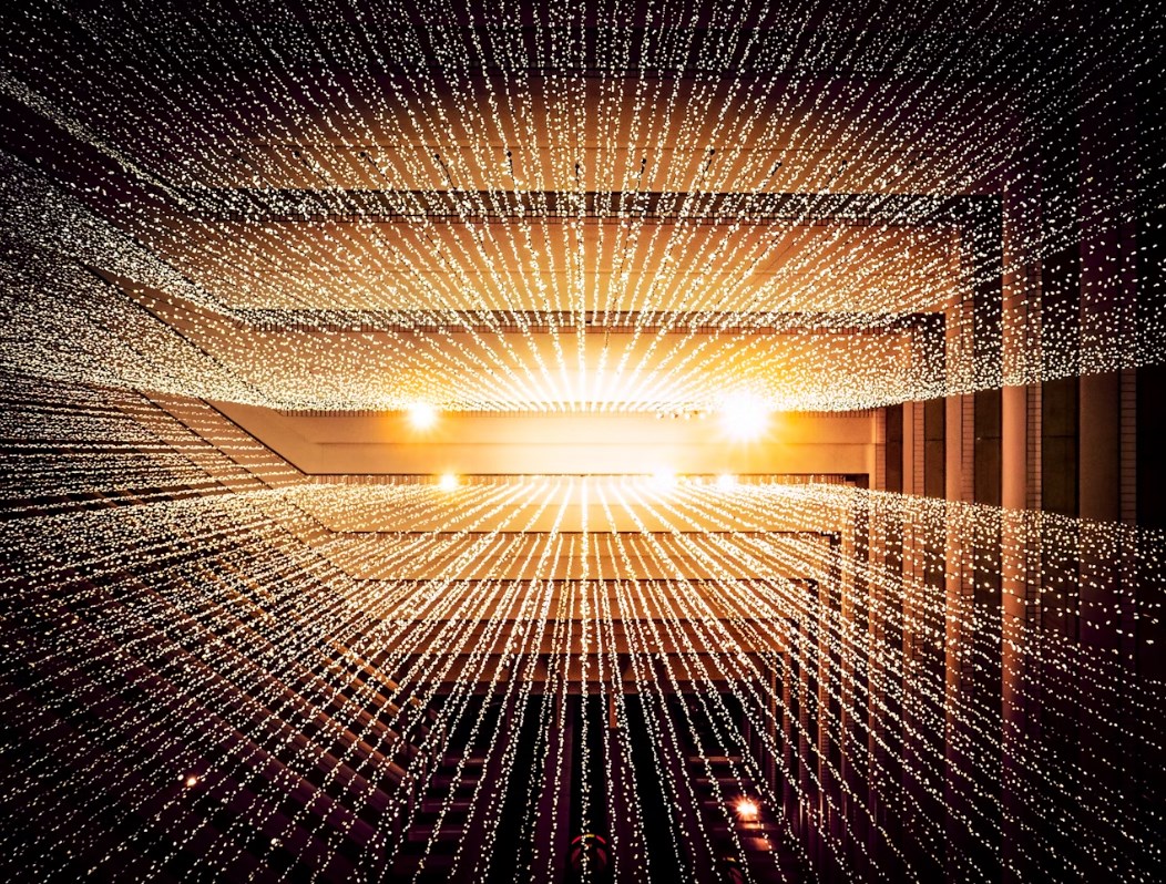 AMD na euforické vlně, obavy z AI horečky a zlato místo dolaru