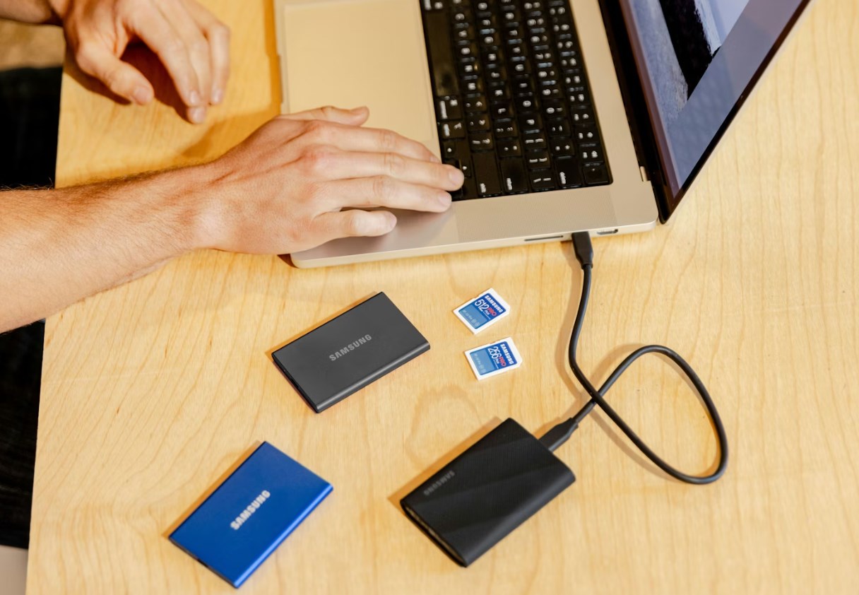 Paměťové čipy zdražují o desítky procent a jejich výrobci nestíhají