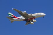 Bloomberg: Emirates chtějí zrušit 30 procent pracovních míst