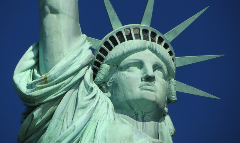 Na burze dominují americké firmy i přes ztráty technologických podniků, vyplývá ze studie EY