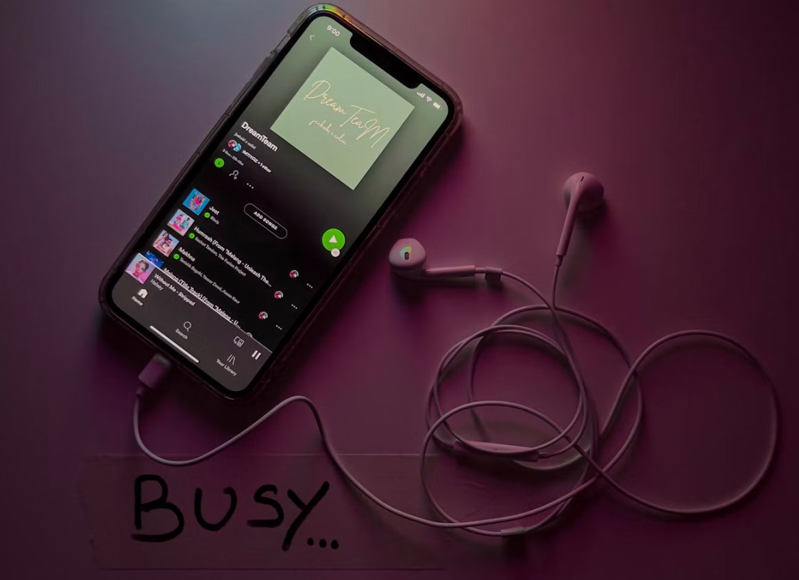 Spotify dál roste, reklama ale zůstává slabinou. Audioknihy mají být dalším motorem