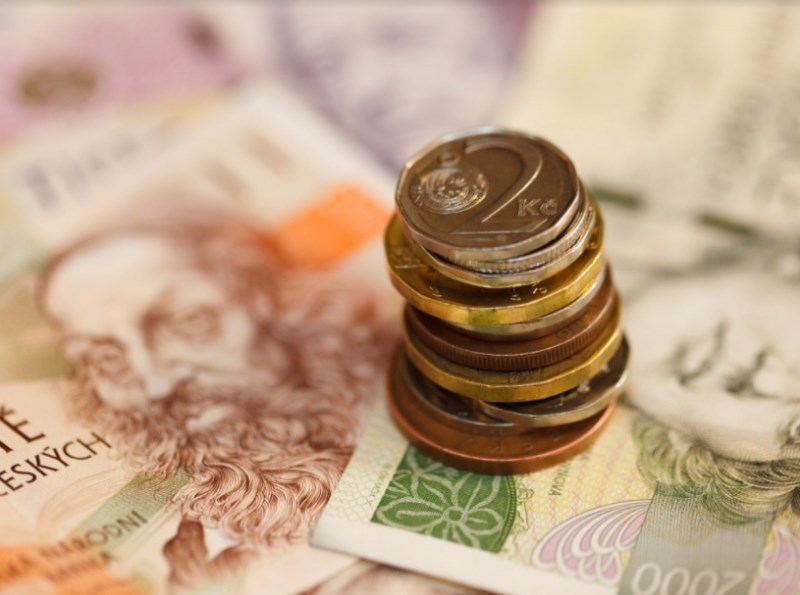 Klesající eurodolar, volatilní techy a slabší koruna