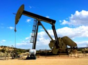 Ropné firmě Aramco kvůli levné ropě klesl zisk o 25 procent