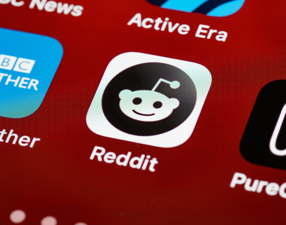 Výsledky Reddit: Reklamní stroj šlape, Google však zavírá bránu k novým uživatelům