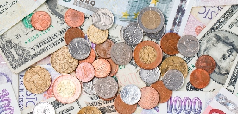 Rychlejší zvyšování sazeb? Komentář z ČNB přinesl koruně zisky