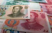 Rozbřesk: USA a Čína dál verbálně obchodně válčí a juan slábne