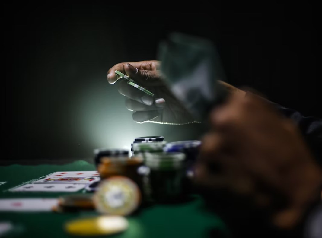 Dow Jones zaostává proti širšímu trhu nejvíce od roku 1934. Investoři jej opouští kvůli rizikovějším sázkám