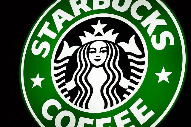 Starbucks: Zvýšil své tržby díky nabídce potravin; překonal očekávání