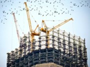 Růst stavební výroby v dubnu dále zpomalil kvůli poklesu inženýrského stavitelství