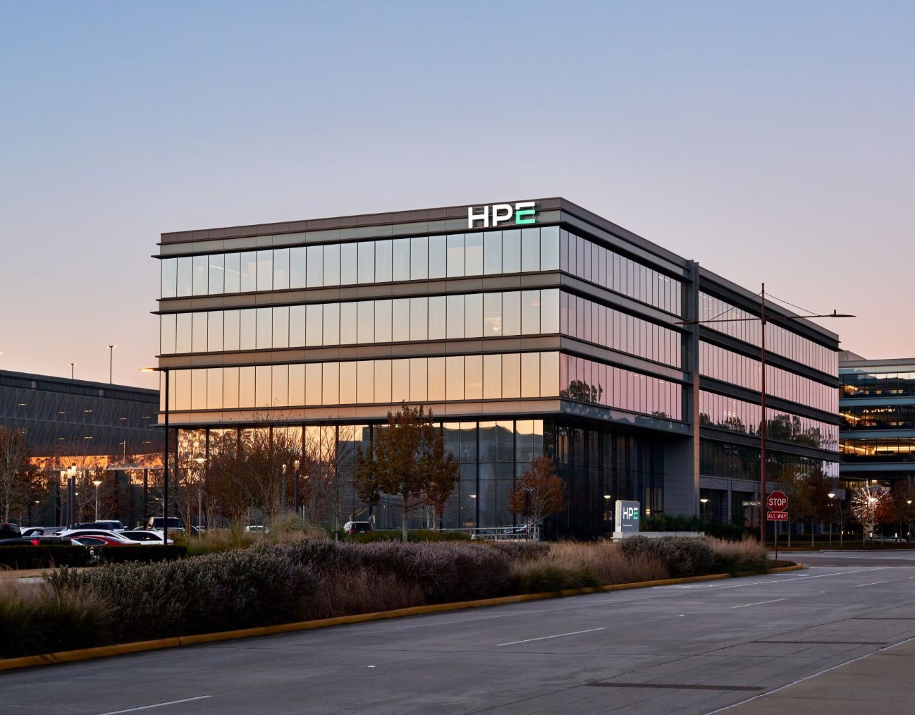 Akcie Hewlett Packard Enterprise vystřelily po výsledcích o 30 procent. Tržby žene nákupní horečka