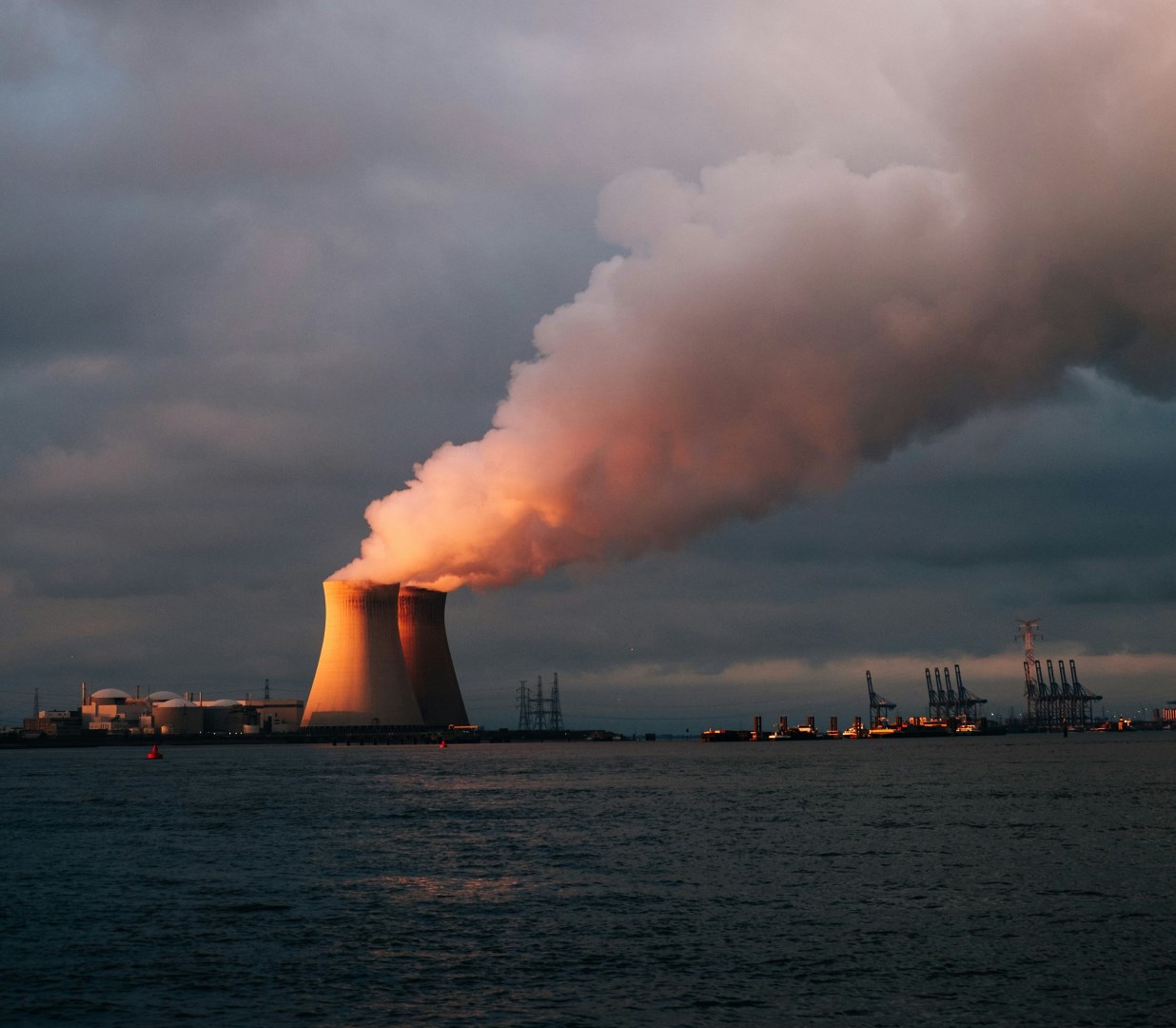 USA uzavřely dohodu o výstavbě jaderných reaktorů za 80 miliard dolarů