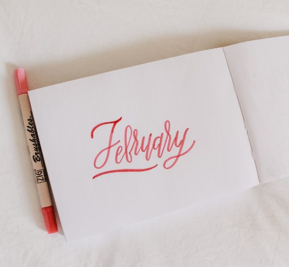 Rozbřesk: První únor se blíží a s ním roste strach z vyšších cel a dolar sílí. ECB míří k neutrálu