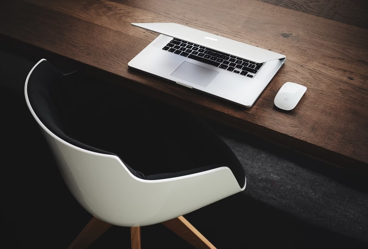 Slabší výsledky Komerční banky, Apple překvapil rekordními odkupy a futures jsou zelené