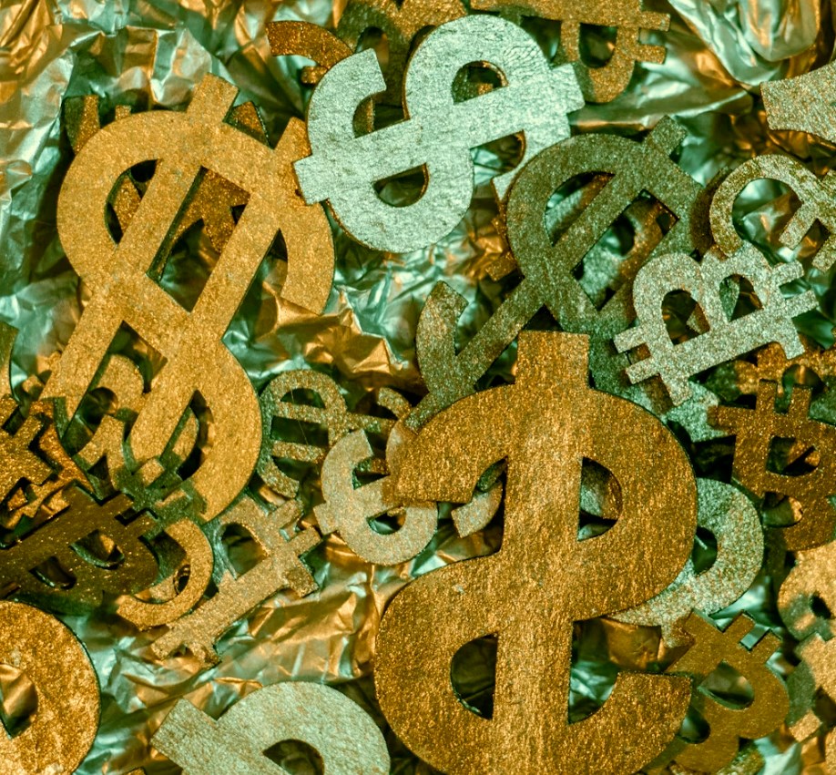 Průzkum: Investoři věří akciím víc než dluhopisům. Dolar čeká další pokles, zlato naopak růst