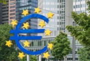 ECB ponechává svou politiku beze změny a vzdoruje sázkám na navýšení sazeb
