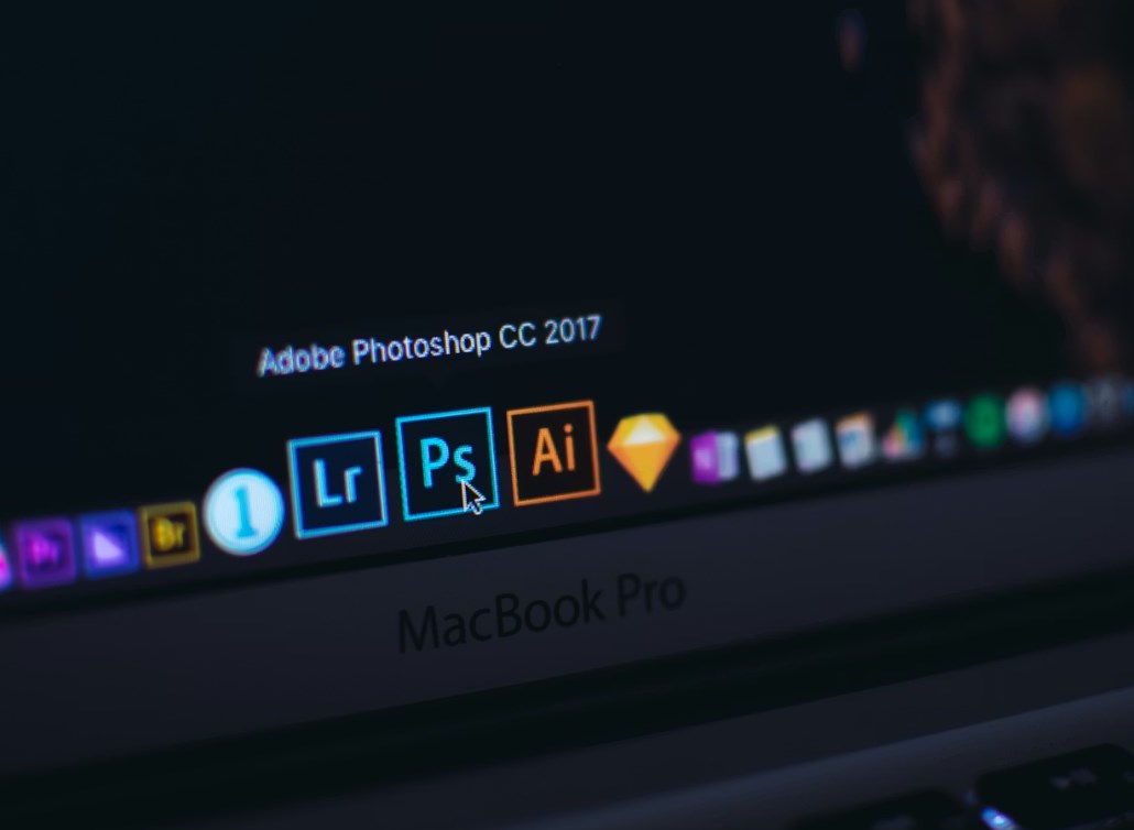 Adobe zvýšilo tržby a zisk, ale odchod CEO po 18 letech trh velmi znejistěl