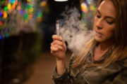 Na český trh e-cigaret vstupuje další firma, americký Juul
