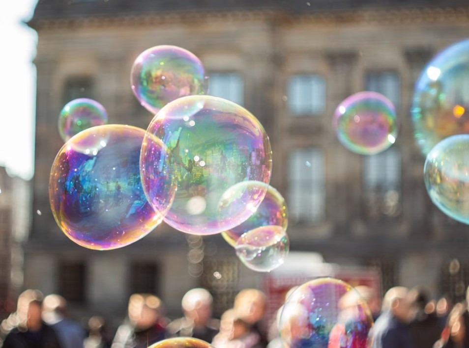 Jak rozpoznat bublinu na AI a na co si dát pozor