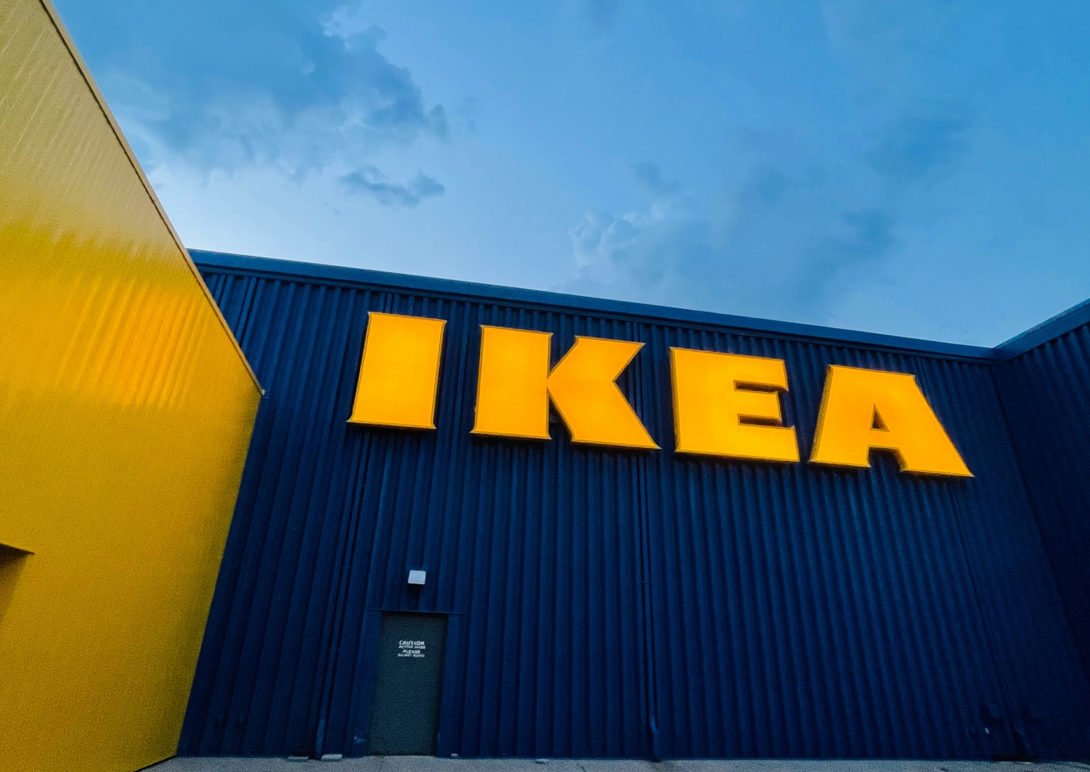 Online tržiště mění pravidla hry a IKEA na to doplácí. Společnost se snaží přizpůsobit