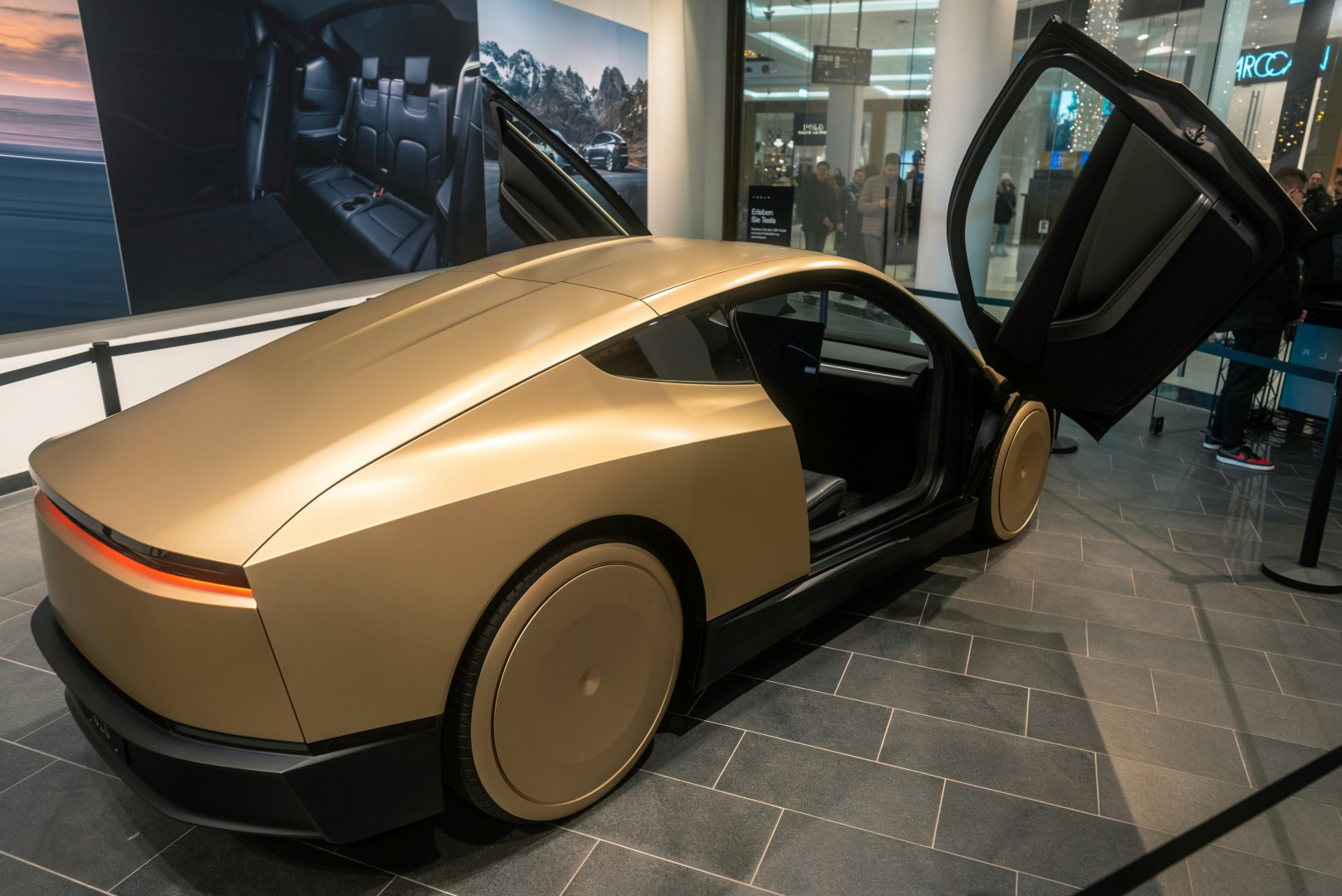 Tesla rozjíždí Cybercabs, přichází čínská automobilová expanze ve Spojených státech