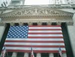 Wall Street po čtyřdenním poklesu hledá své krátkodobé dno