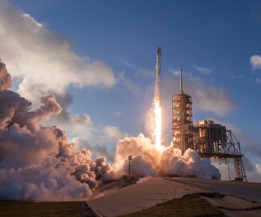 Ztráta v řádu miliard a plánované IPO. SpaceX sází na historický start na trhu